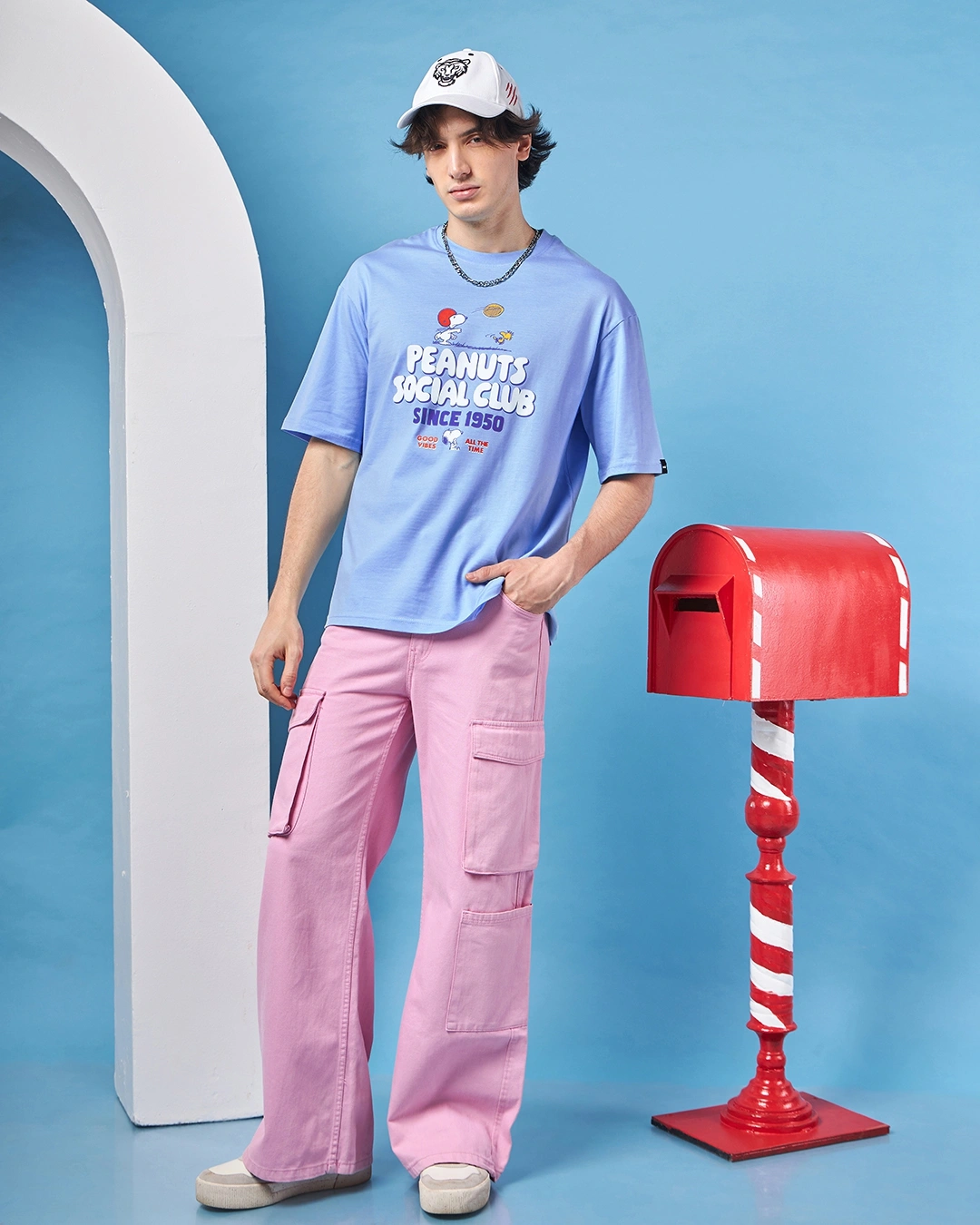 Men's Blue Hang In Around Graphic Printed Oversized T-shirt - Image 4